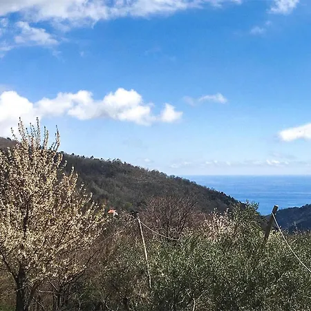 In Fraz Alpicella, Varaz بيت للعطل *
