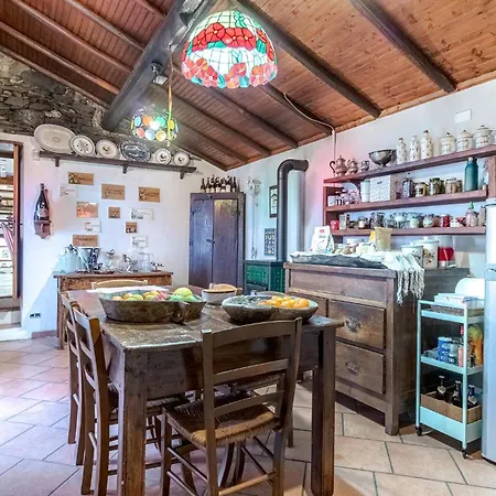 In Fraz, Alpicella, Varaz Hébergement de vacances Il Pero