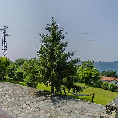 In Fraz Alpicella, Varaz بيت للعطل