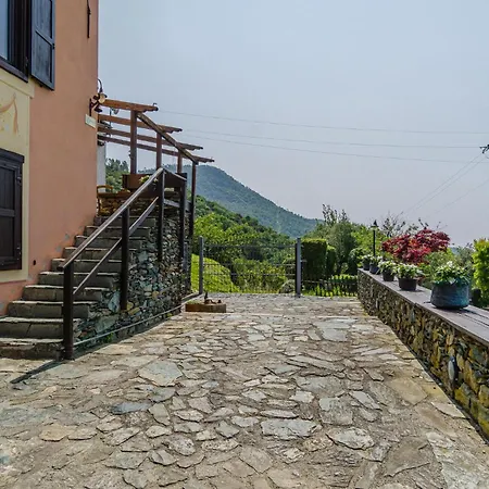 In Fraz Alpicella, Varaz بيت للعطل *