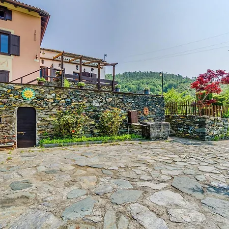 بيت للعطل In Fraz, Alpicella, Varaz